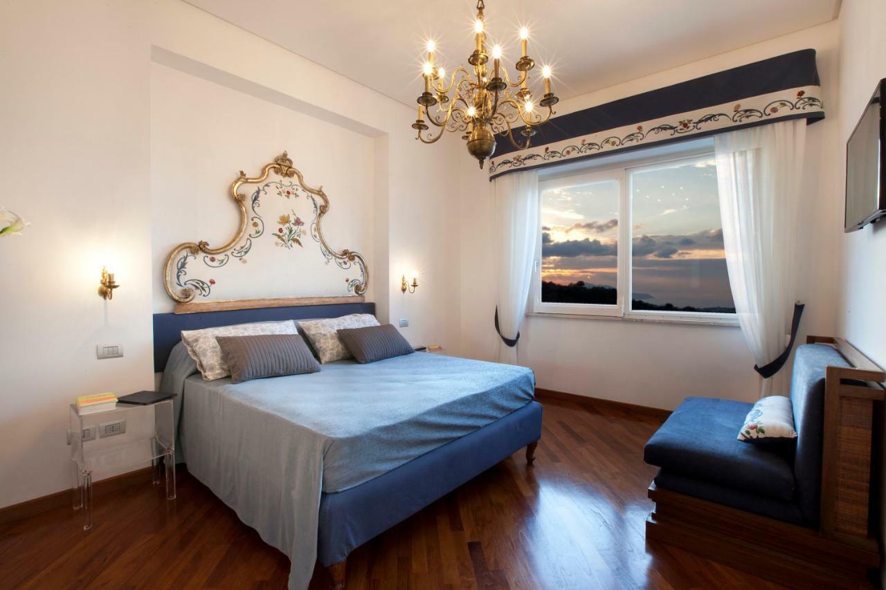 Villa Mambrini Sorrento Bagian luar foto