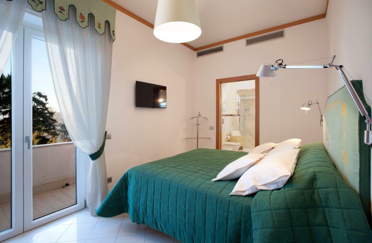 Villa Mambrini Sorrento Bagian luar foto